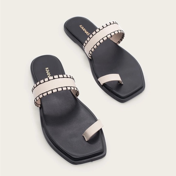 KAANAS
PIRITA TOE RING SANDAL | BLACK - Picture 1 of 4